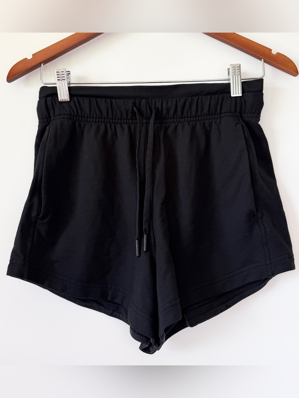 Lululemon Black Inner Glow 3" Active Shorts Womens Size 4 Drawstring Pockets